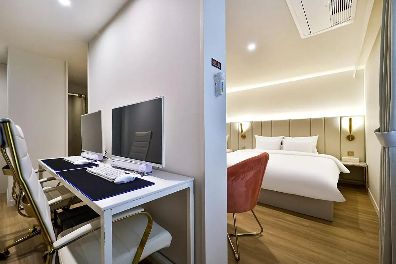 Denbasta Hotel Daeyeon Busan 2*,  South Korea