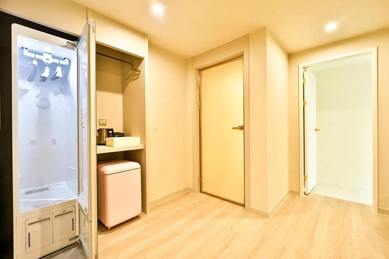 Denbasta Hotel Daeyeon Busan 2*,